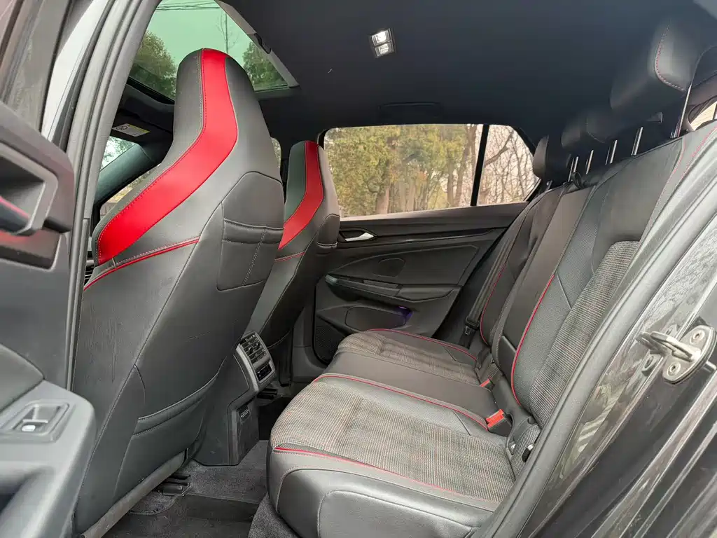 Volkswagen Golf GTI 2021