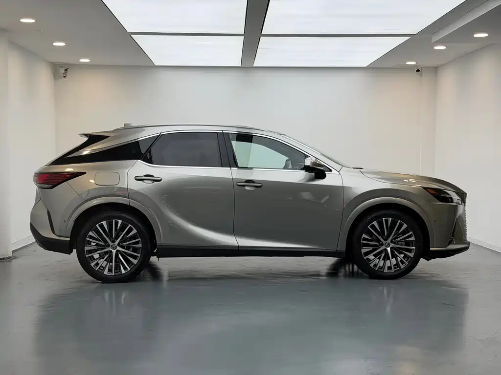 Lexus RX 2023