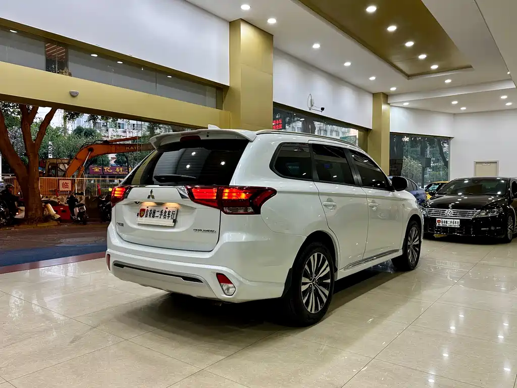 Mitsubishi Outlander 2021