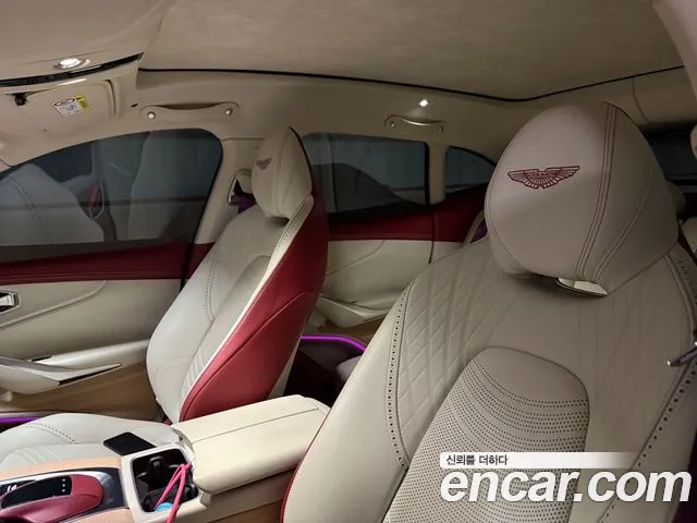 Aston Martin DBX 2022