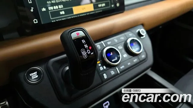 Land Rover Defender 2024