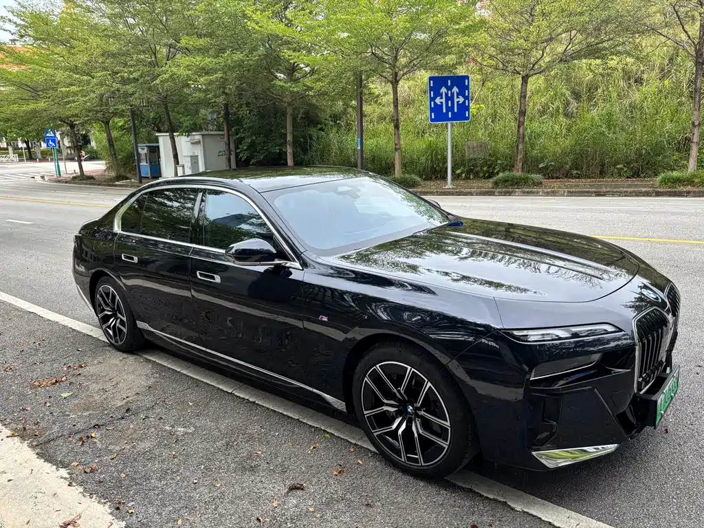 BMW i7 2023